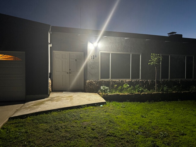 Building Photo - 134 Moss St