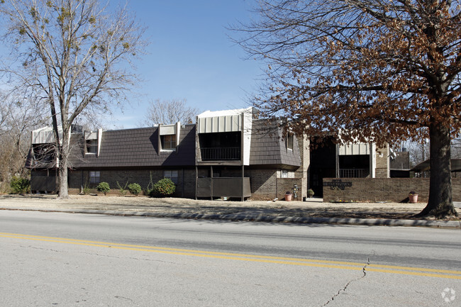 Building Photo - Broadway Park
