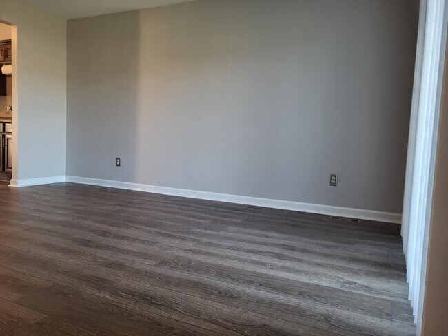 Building Photo - 11447 Lynhurst Dr