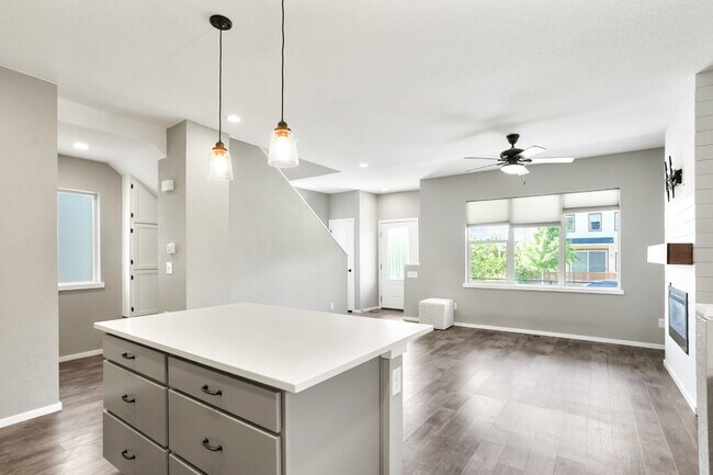 Building Photo - Beautiful 3 Bedroom - 3 1/3 Bathroom Home ...