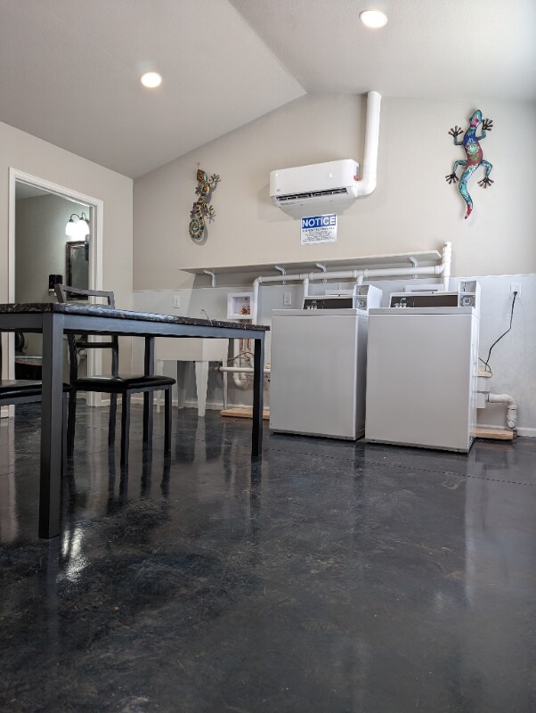 Building Photo - 651 S Union St