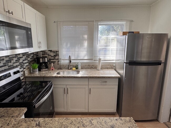 Building Photo - 2512 W Rio Vista Ave