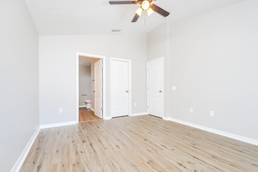 Building Photo - 12724 Lake Vista Dr