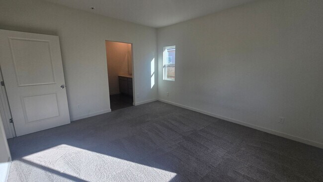 Building Photo - 7571 Grassy Plns Dr
