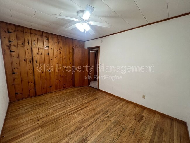 Building Photo - 10222 McClemont Ave