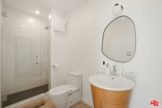 Building Photo - 8435 Franklin Ave