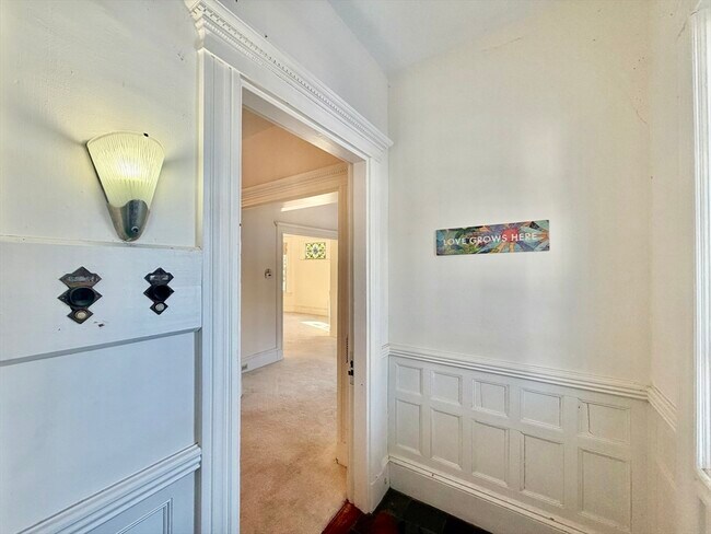 Building Photo - 44 Gray St