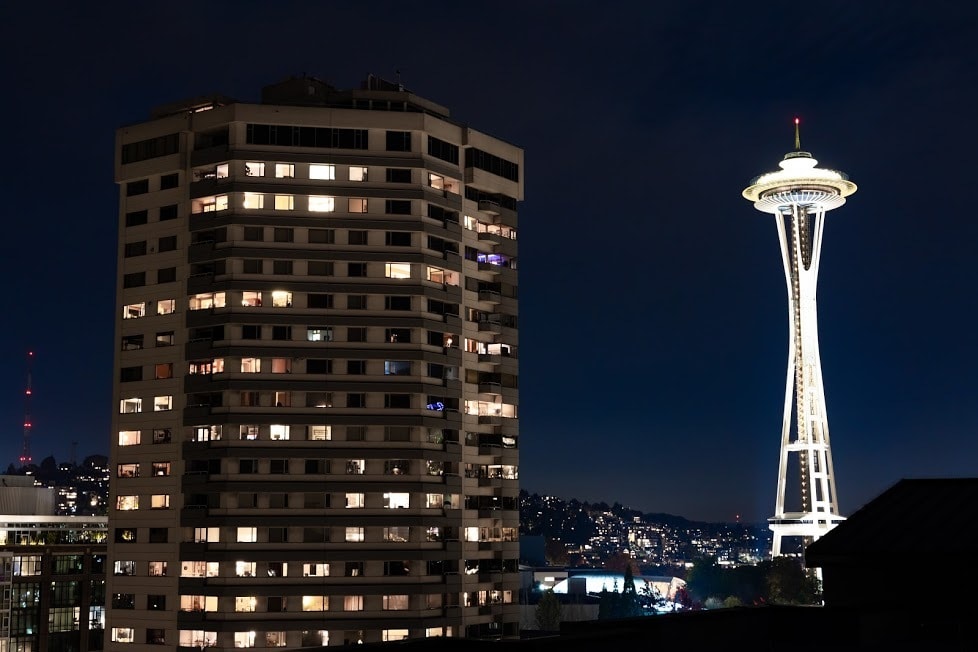 Rooftop. Night views are extraordinary - 2721 1st Ave