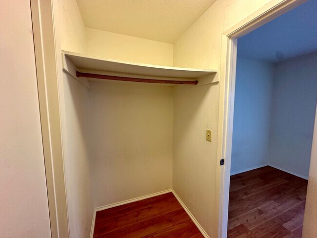 Building Photo - First Floor Studio Available in Watergate Complex of Emeryville!