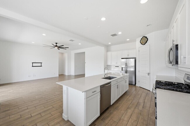 Building Photo - 4323 N 92nd Dr