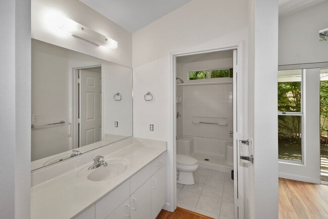 Building Photo - ***Pines II 2 Bedroom 2 Bath Fully Furnish...