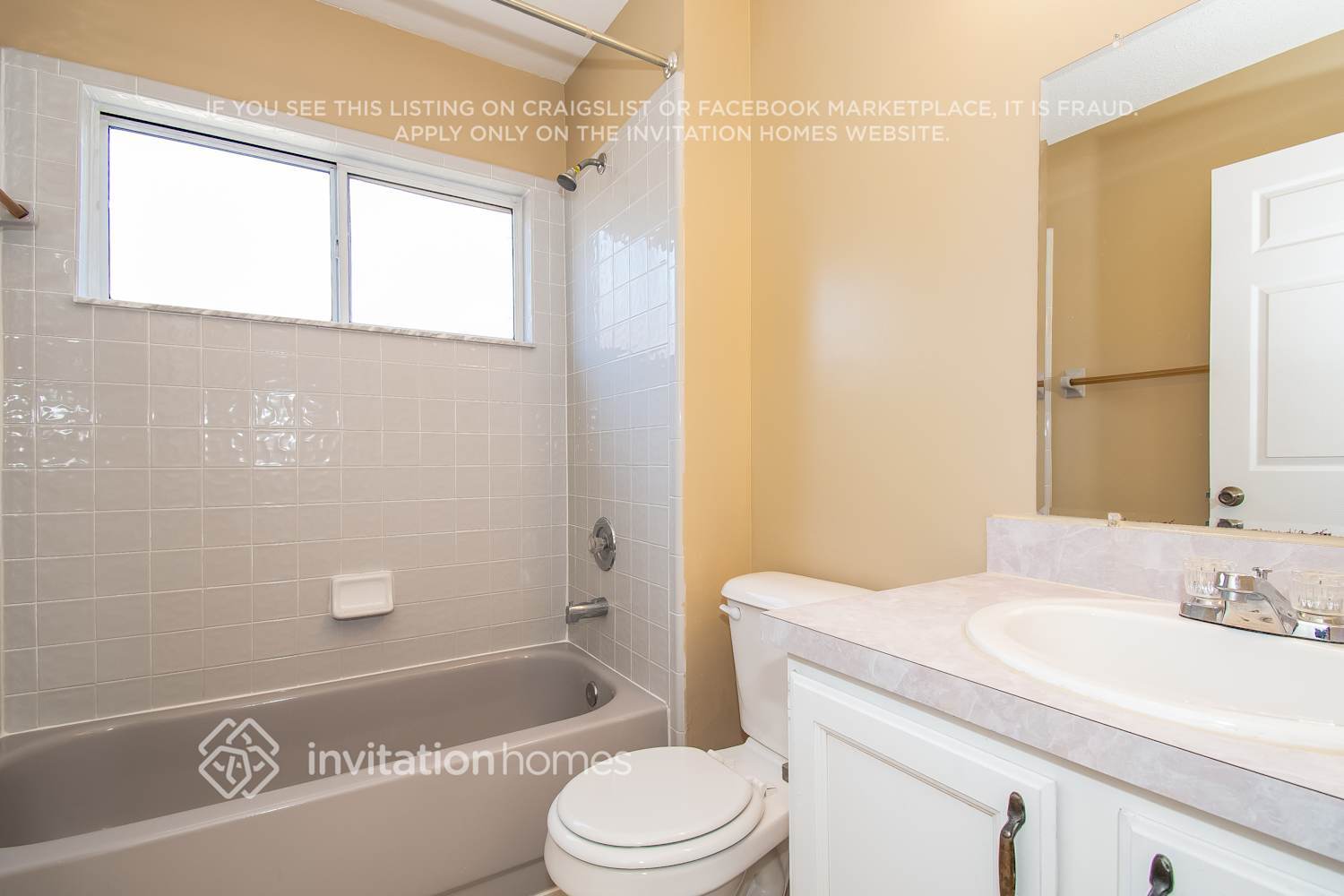 Building Photo - 8258 Lakemont Dr