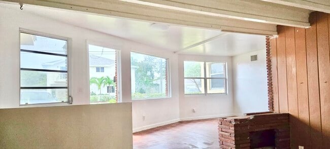 Building Photo - 2325 Johnson St