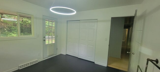 Building Photo - 4 bedrooms 3 baths beautiful house