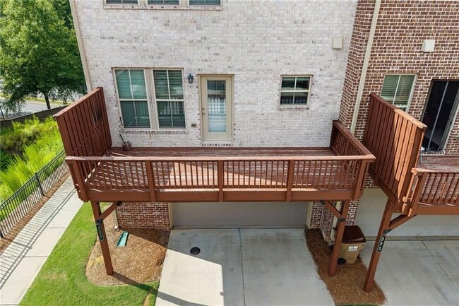 Building Photo - 331 Northaven Ave