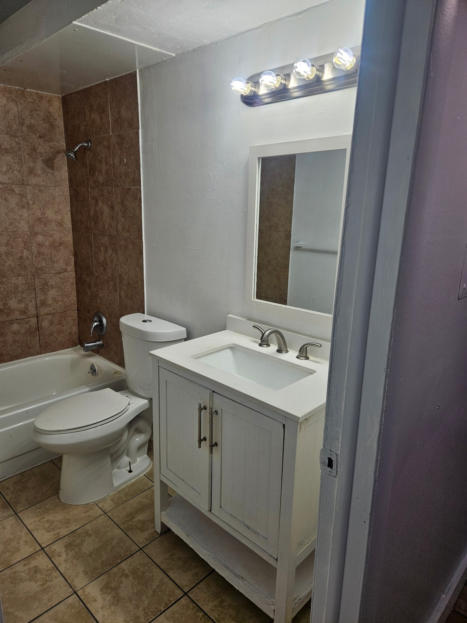 Building Photo - 741 Riverside Dr