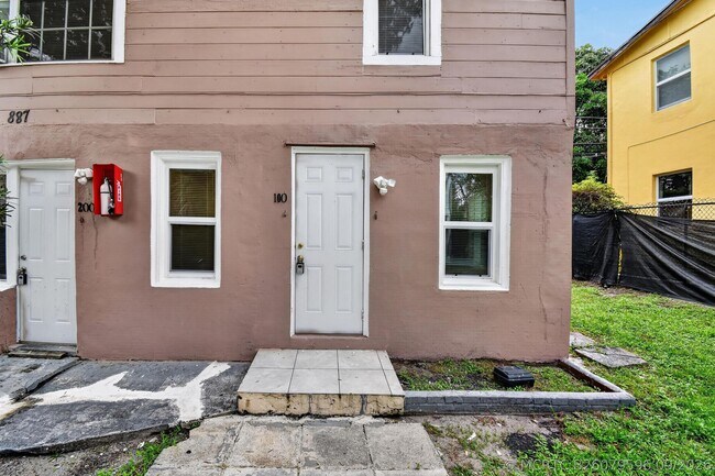 Building Photo - 885-887 7th St