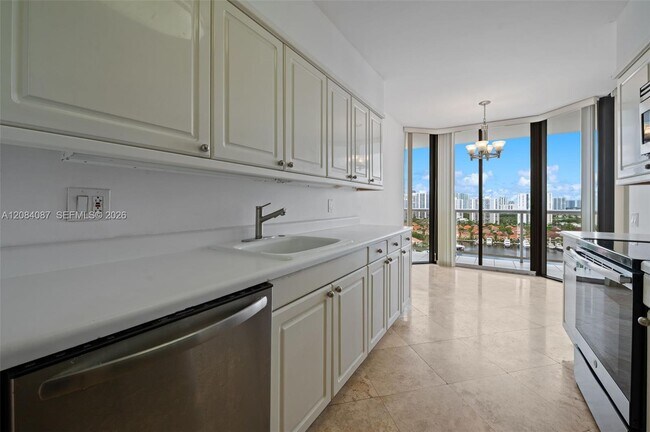Building Photo - 3640 Yacht Club Dr