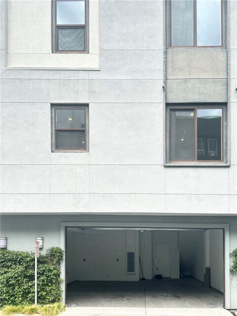 Building Photo - 126 Schick