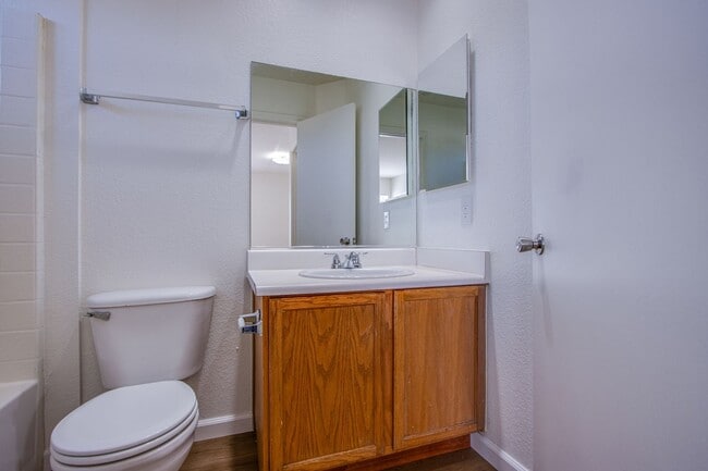 Building Photo - Lovely 4 bedroom 2.5 bath townhome in North Las Vegas gated community with a pool!