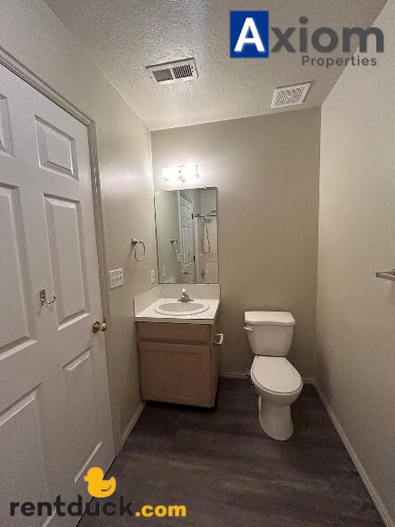 Building Photo - 1819 S Von Elm St