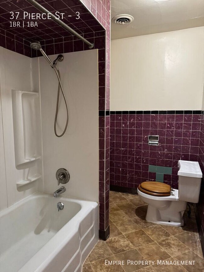 Building Photo - 37 Pierce St