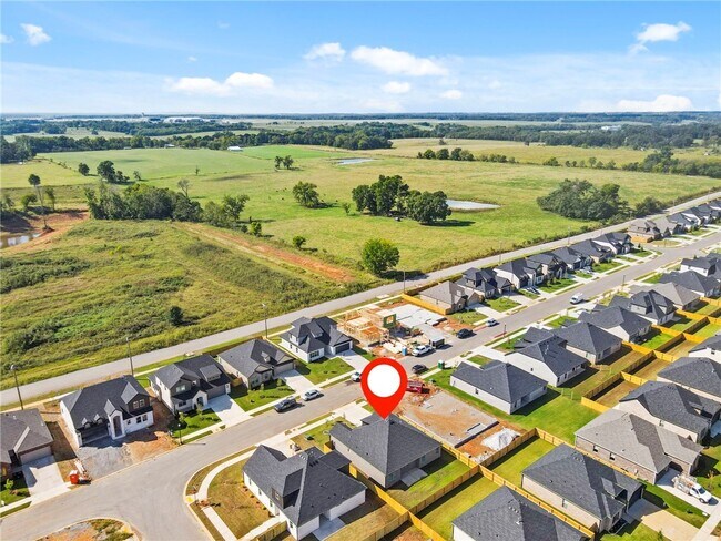 Building Photo - 6902 SW Basswood Ave