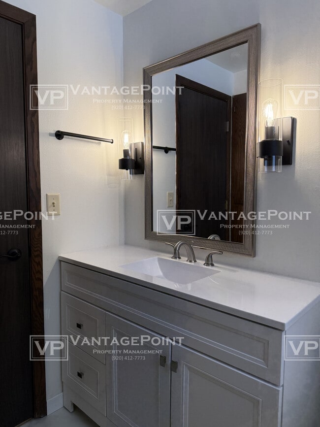 Building Photo - 1603 St Robert Dr