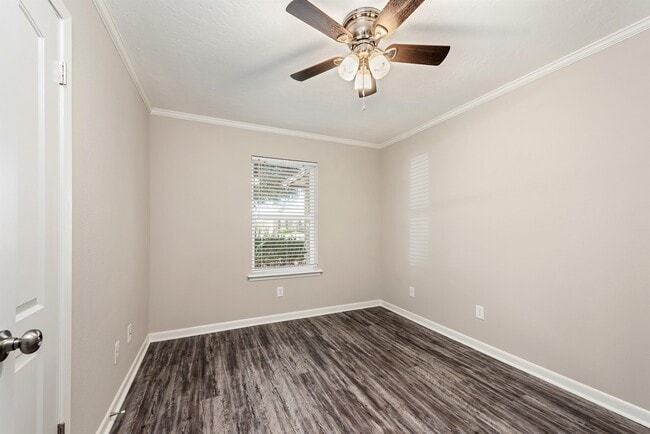 Building Photo - 3900 Sioux Cir