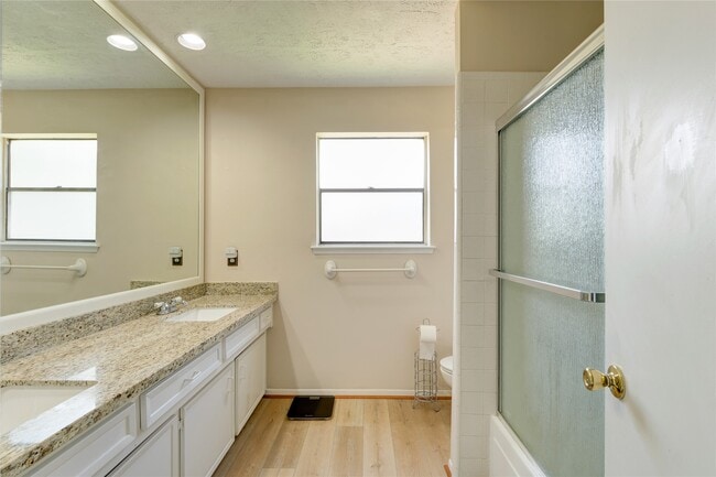 Building Photo - 2902 Field Line Dr