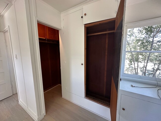 Building Photo - One bedroom, one bath, balcony and great v...