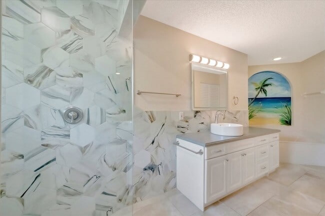 Building Photo - 3BR/2.5BA Private Pool Home | Chestnut Creek Community in Venice