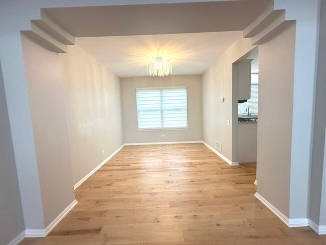 Building Photo - 1469 Braymore Cir W