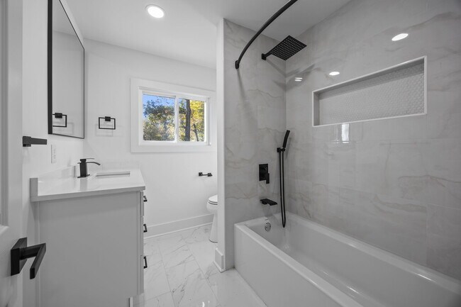 Building Photo - 8625 Cedarbrook Dr