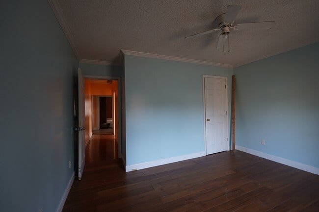 Building Photo - 606 W Tunstall St