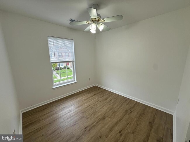 Building Photo - 1327 Lewis Ln