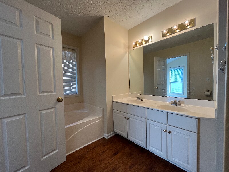 Building Photo - 4319 Tremont Ct