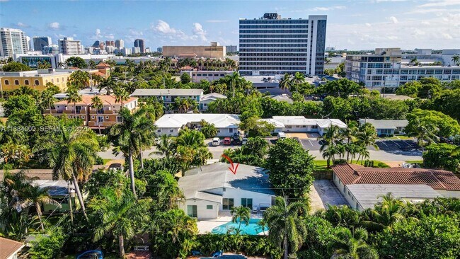 Building Photo - 2601 NE 11th Ct