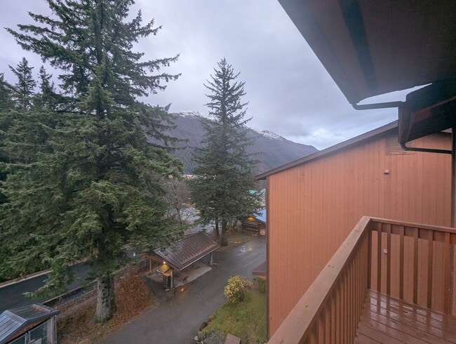 Building Photo - 2 bed/1 bath Crowhill condo on Douglas- Unfurnished