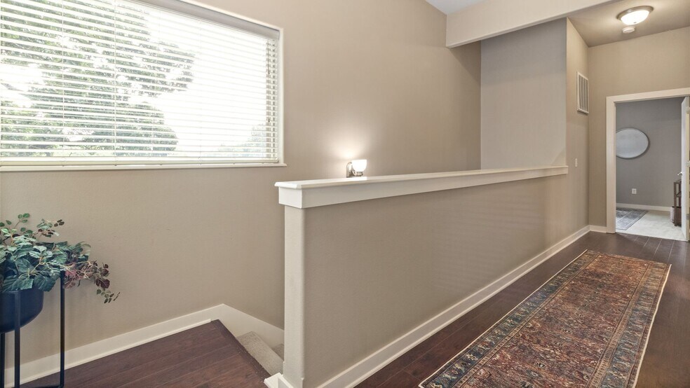 Building Photo - 719 N Oakland Ave