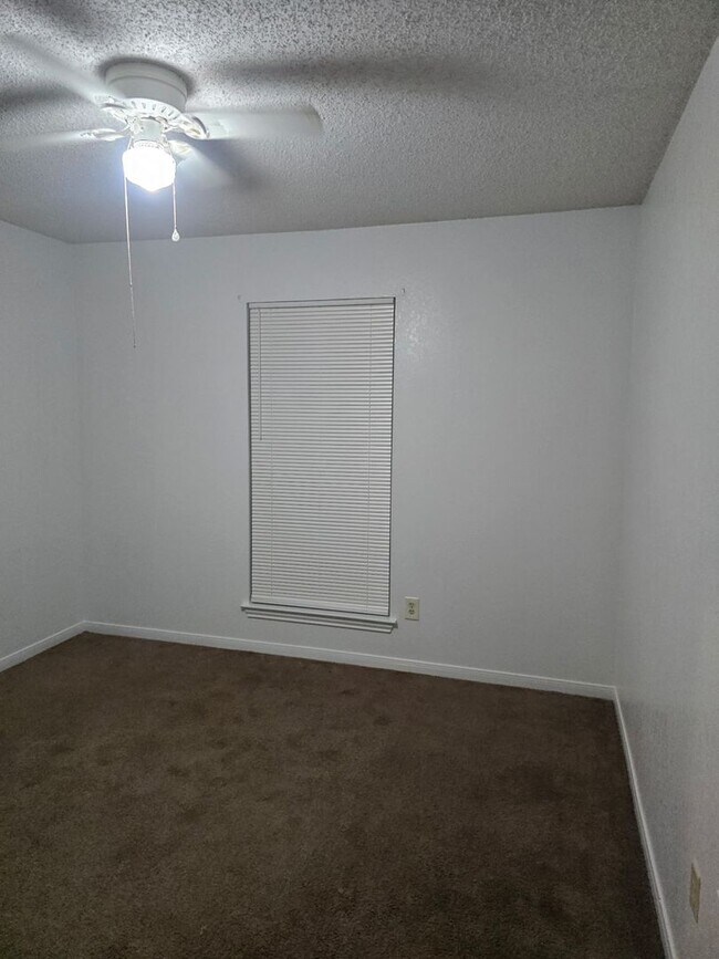 Building Photo - 1803 Stardust St