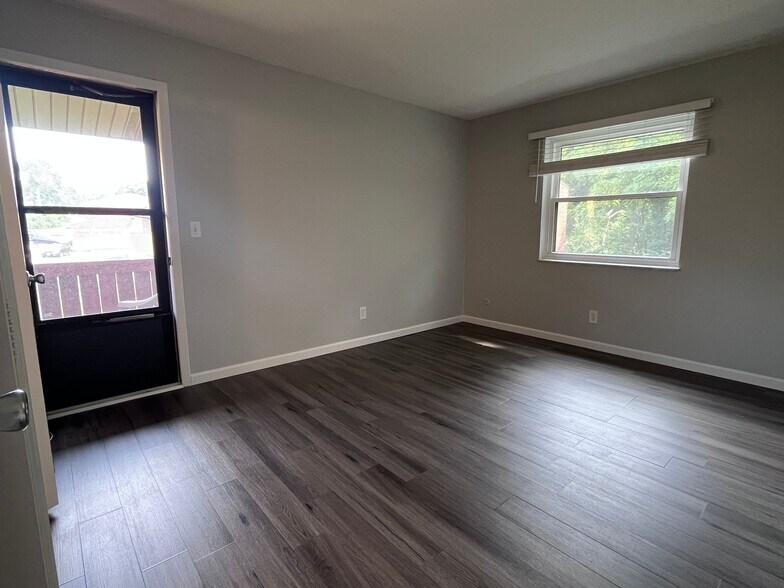 Building Photo - 1190 Calley Dr