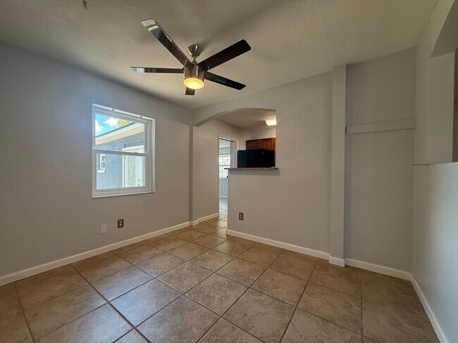Building Photo - 3 Bedroom 2 Bathroom Updated Deltona Home GREAT Location Available IMMDEIATELY!!