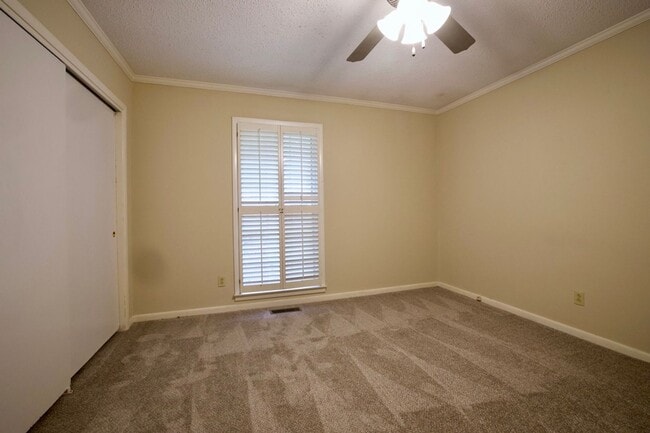 Building Photo - 1030 Cumberland Dr