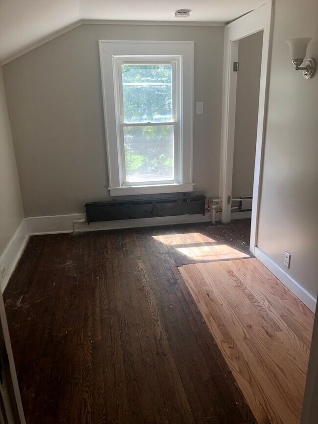 Building Photo - 209 3rd St