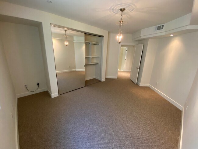 Building Photo - 11611 Montana Avenue, Unit 205