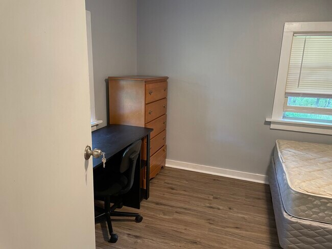 Building Photo - 159 Kendall Ave