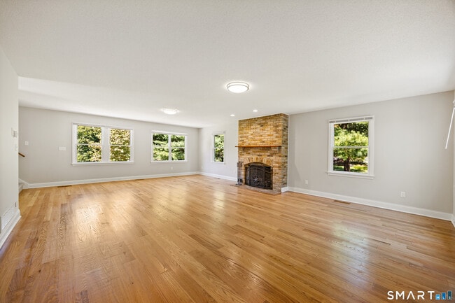 Building Photo - 387 Mixville Rd