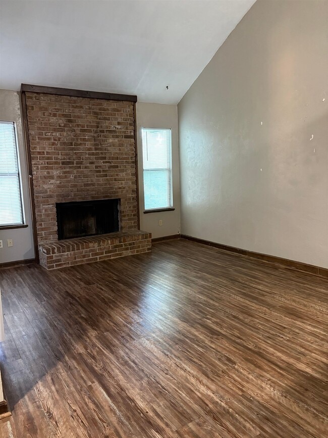 Building Photo - 3743 Donovan Dr