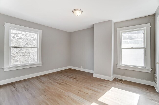 Building Photo - Three Bedroom Home for Lease in Dayton!